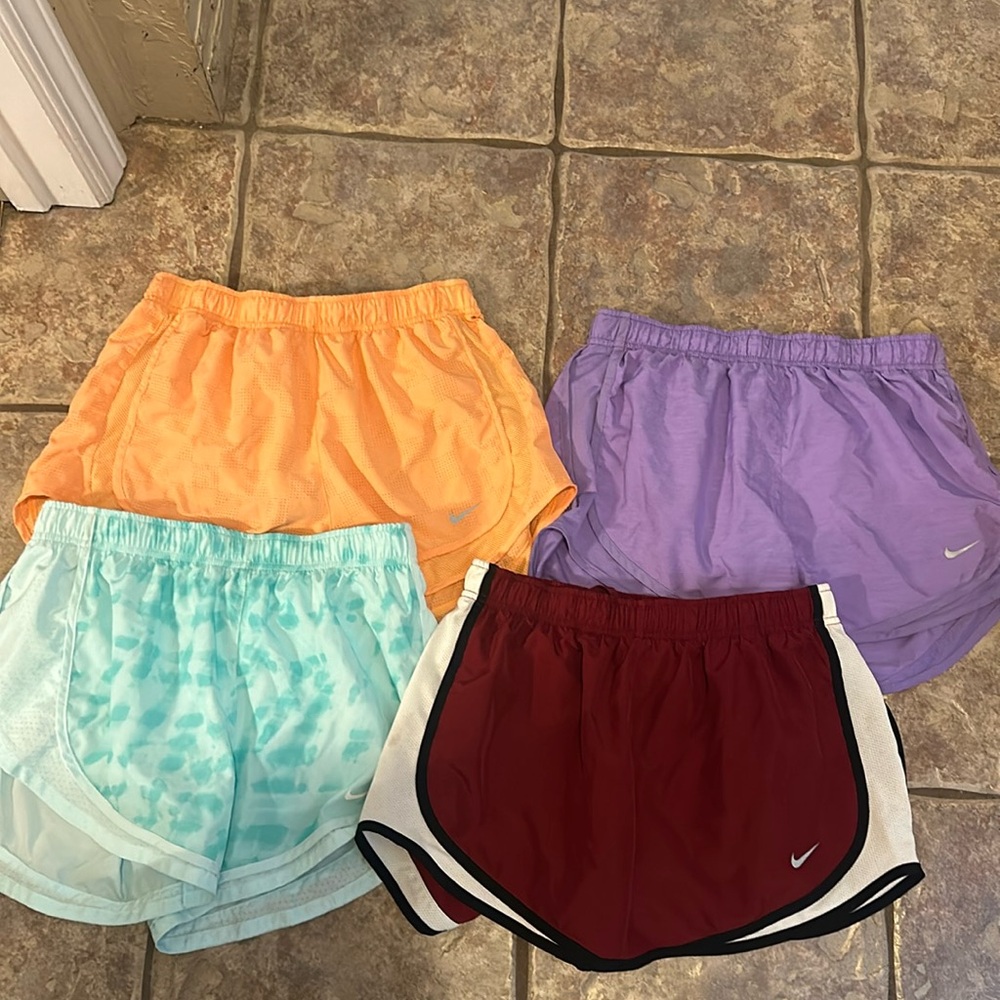 NIKE SHORTS